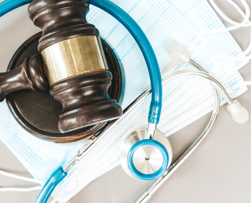 Advogado atendendo médicos e clínicas