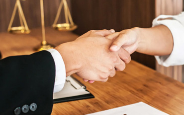 Reunião de sócios em um escritório de advocacia empresarial